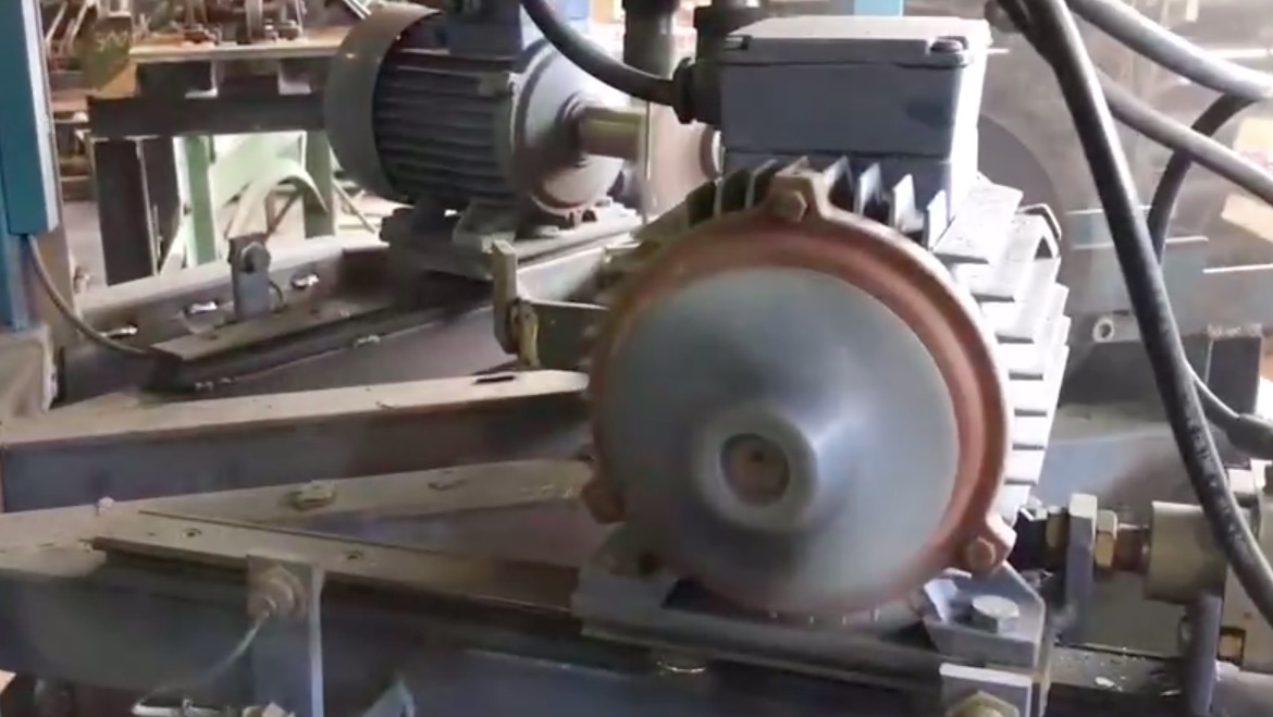 滾輪導(dǎo)軌在大理石板材切割生產(chǎn)線中的應(yīng)用 滾輪導(dǎo)軌在大理石板材切割生產(chǎn)線中的應(yīng)用